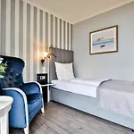 Отель Sylthotel Raffelhueschen Garni