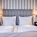 Sylthotel Raffelhueschen Garni Hotel 4*