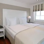 Sylthotel Raffelhueschen Garni Hotel 4*